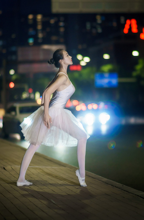 爱游戏在线登录入口-【队伍调整】赛季中期换人策略成胜负关键，啥时候换赛季