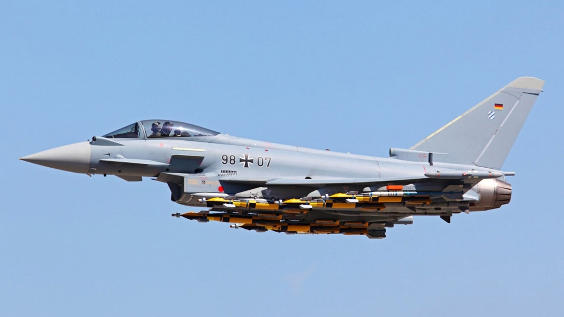 哈维·西蒙斯转会至巴黎圣日耳曼，哈维梅西