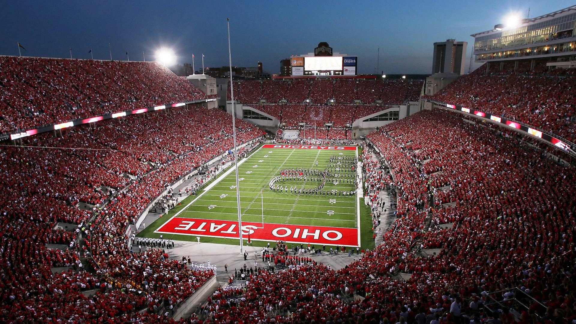 在一次NBA历史纪录比赛中，库里投中14个三分，刷新“单场远投”纪录！