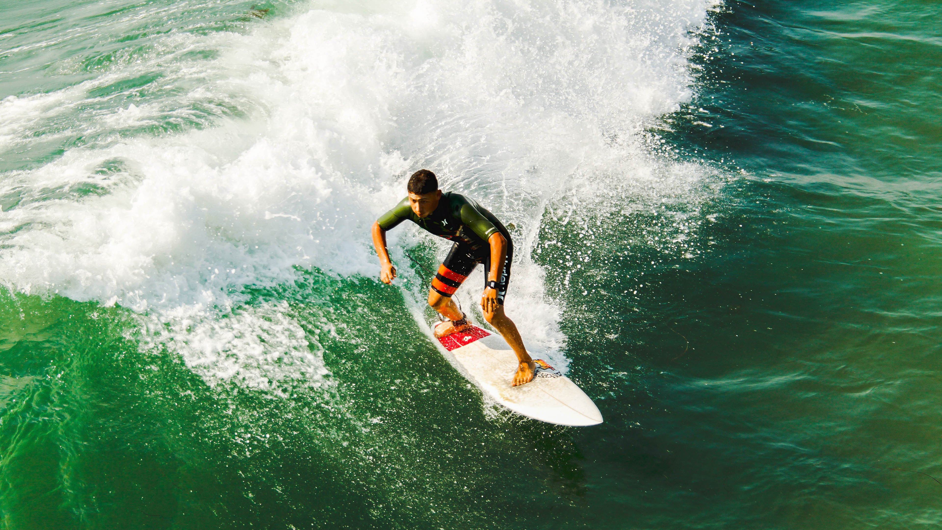 AYX官网-德国男子200米蛙泳选手在预赛中表现出色，晋级半决赛