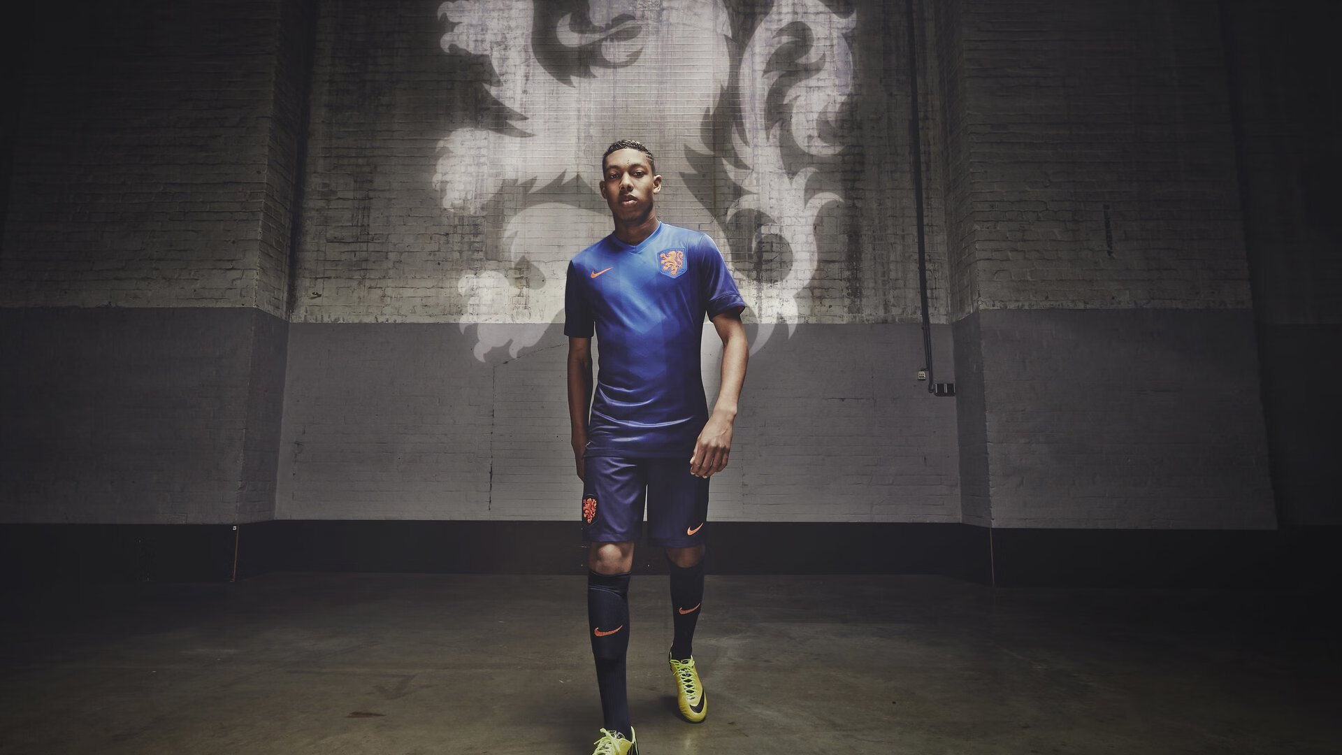 热刺防守稳固，白百合全力争夺欧战，热刺绰号白百合