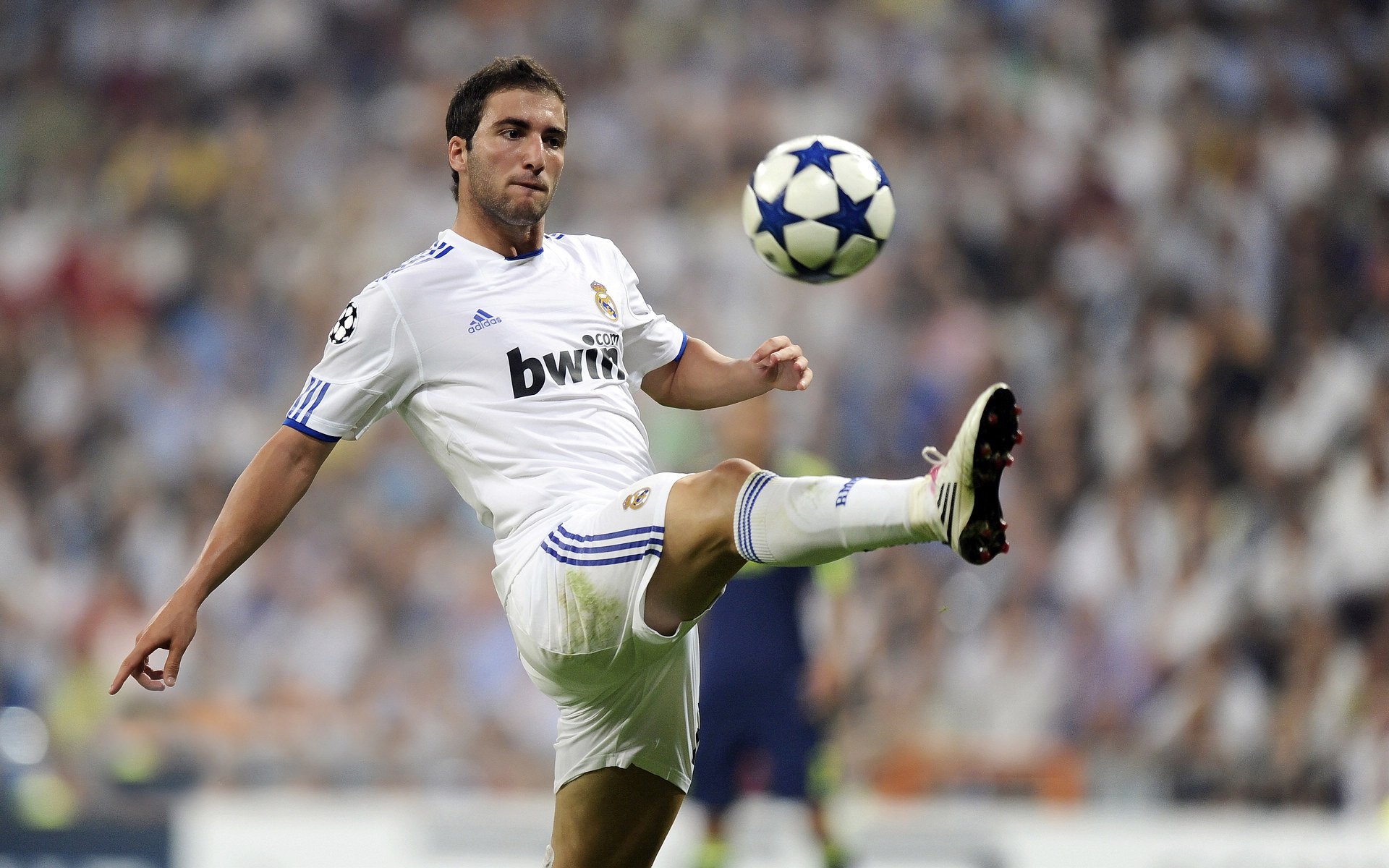 法甲球队融合表情识别辅助系统进行情绪干预部署