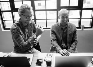 爱游戏娱乐网址-斯密斯：凭借敏锐的视野与速度，成为全黑队不可或缺的球员，斯密06